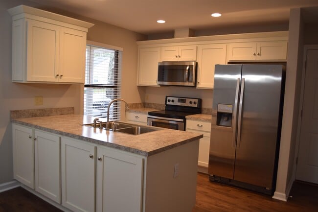 Building Photo - 1700 Green Ridge Trail