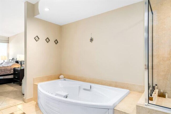 Building Photo - 18911 Collins Ave