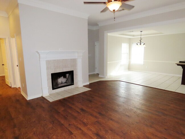 Building Photo - Gated Community in Whitehouse! Gorgeous 3 Bedroom, 2 Bath Home