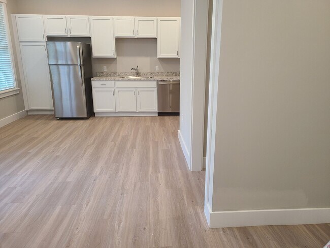 Building Photo - Two Bedroom Apartment, Walking Distance to Downtown Bluffton!