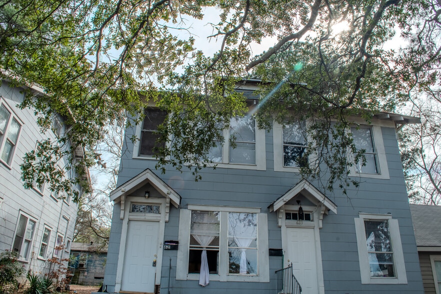 Building Photo - 621 Merrick St