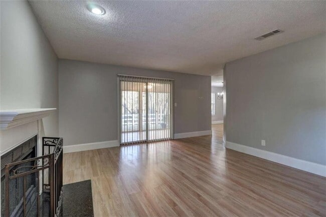 Building Photo - 601 Ridgefield Dr