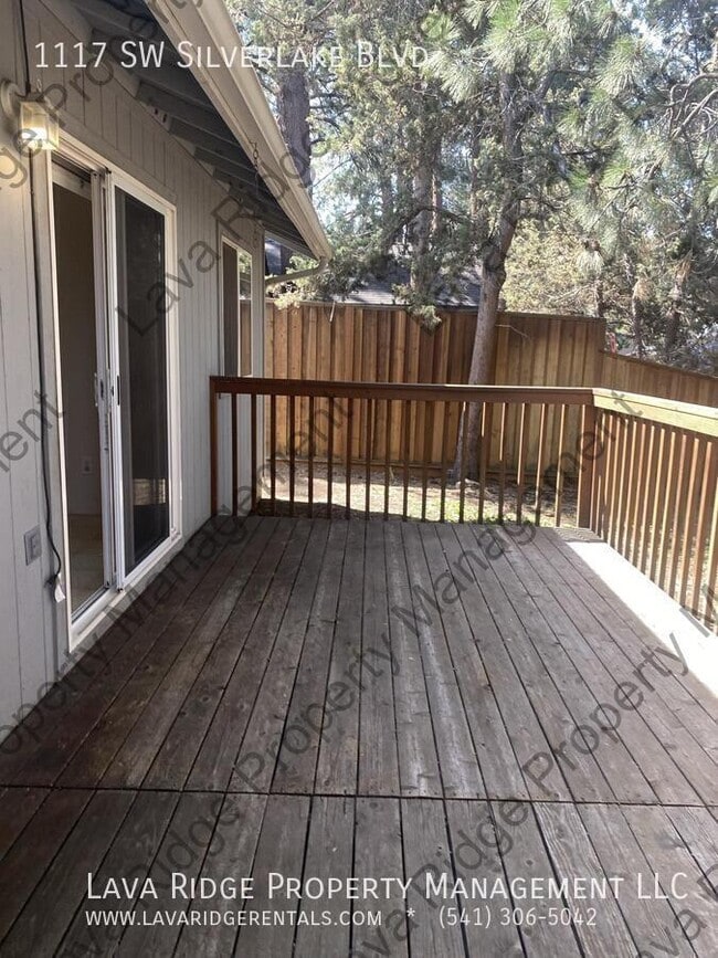 Building Photo - 1117 SW Silver Lake Blvd