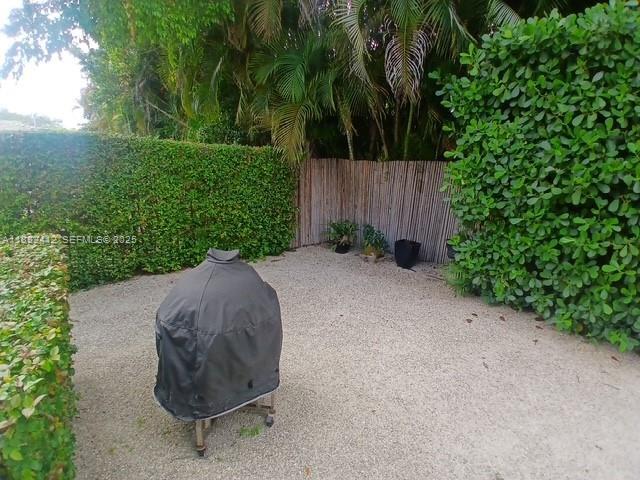 Building Photo - 2828 Segovia St