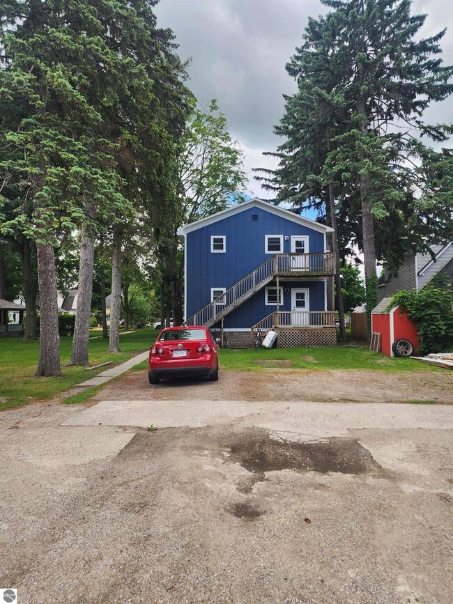 Building Photo - 620 W Ninth St