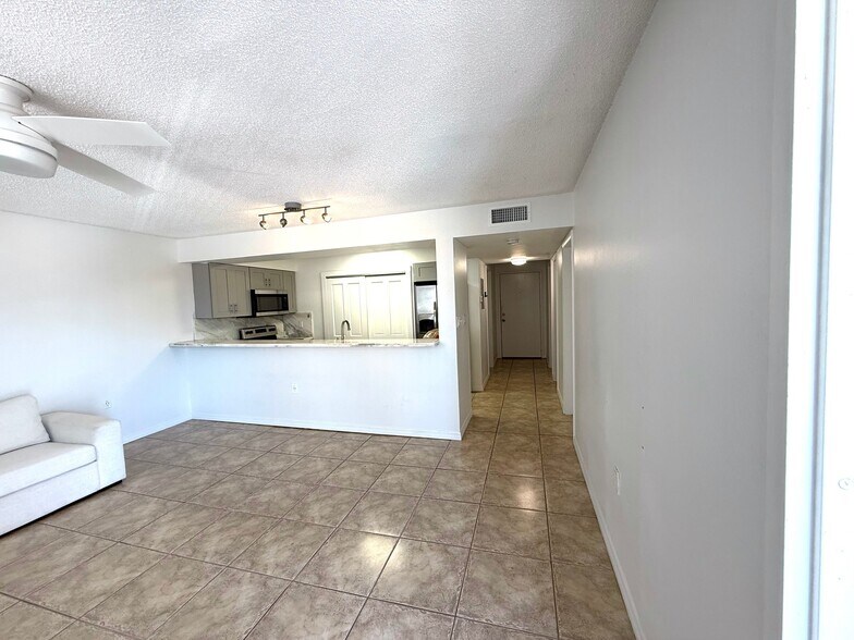 Building Photo - 3930 S Roosevelt Blvd
