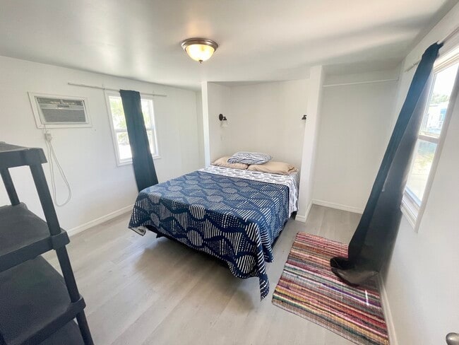 Building Photo - 2581 Oleander St