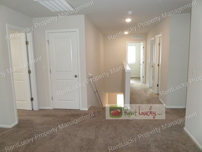 Building Photo - Fantastic 3-Bedroom + Den + Bonus Room Home with A/C in Milton!
