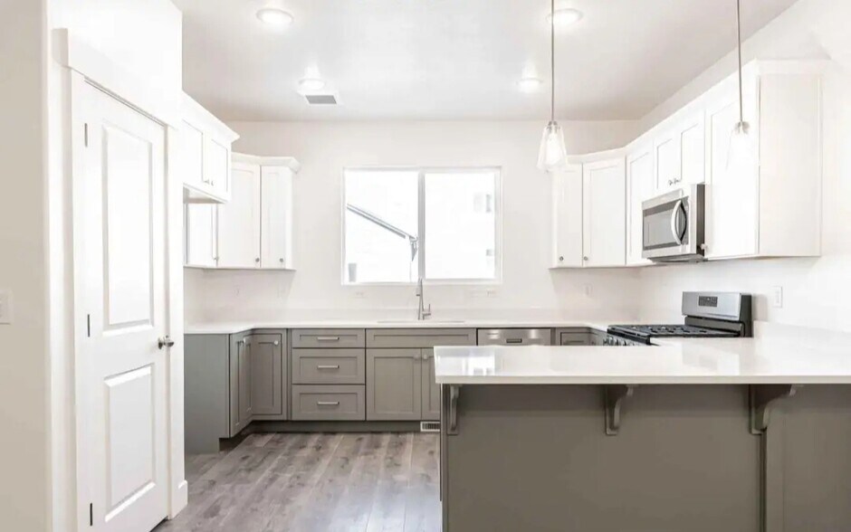 Building Photo - 3770 W 970 N