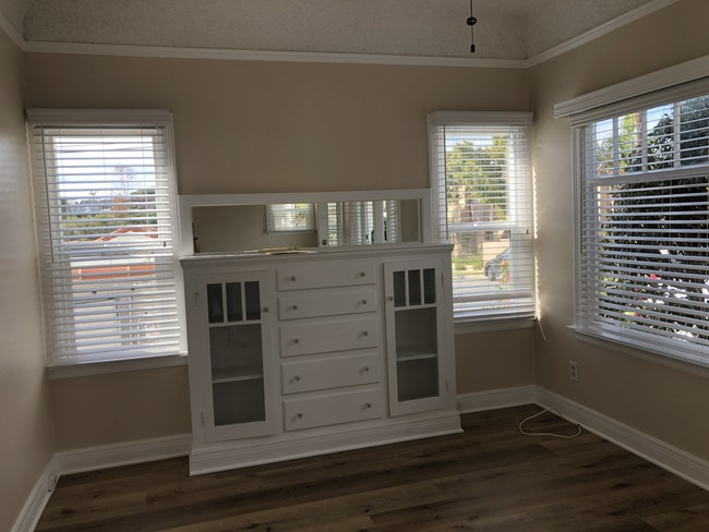 Dining room - 510 W Holly Ave