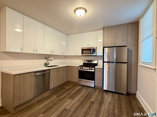 Building Photo - 424 Pembroke St