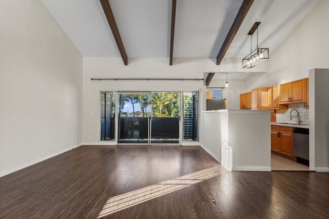 Building Photo - Spacious 3-Bed, 2-Bath Pet-Friendly Townhome in Prime Aiea Location – End Unit with Private Lanai...