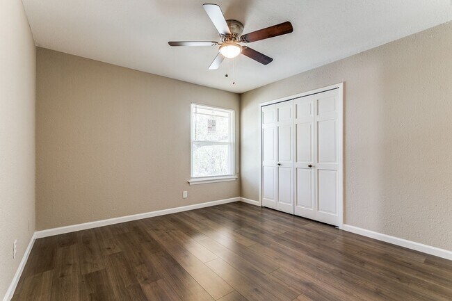 Building Photo - 10215 Charter Ridge