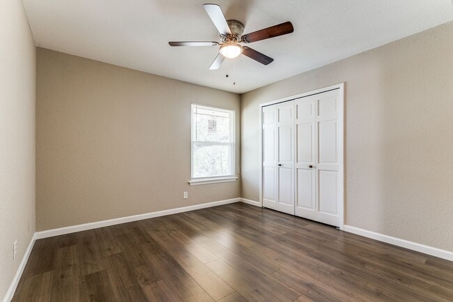 Building Photo - SPACIOUS CHARTER OAKS 4-BEDROOM