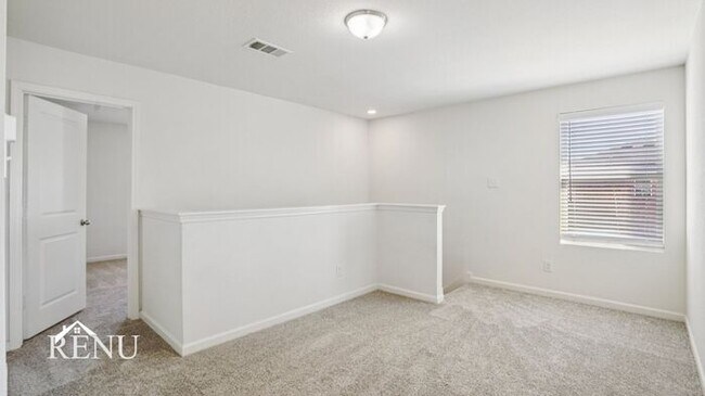 Building Photo - 758 Oakhurst Dr