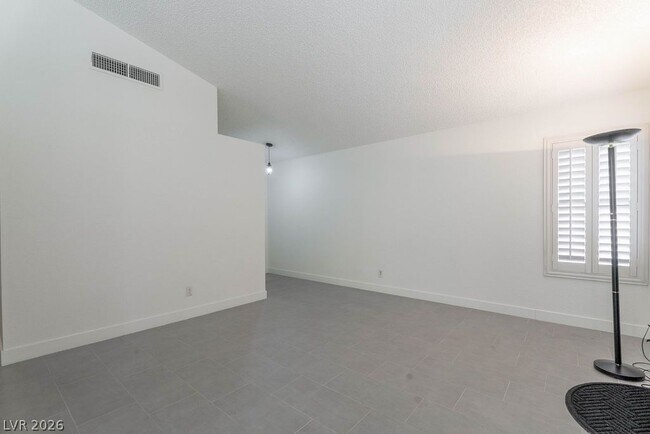 Building Photo - 7045 Sawtooth Dr