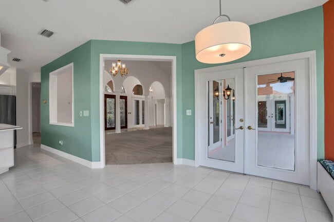 Building Photo - 3/2.5 in Pelican Bay