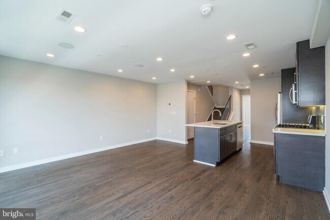 Building Photo - 1436 Clymer St