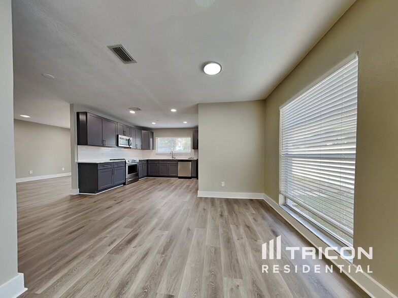 Building Photo - 6825 Mitchell Cir