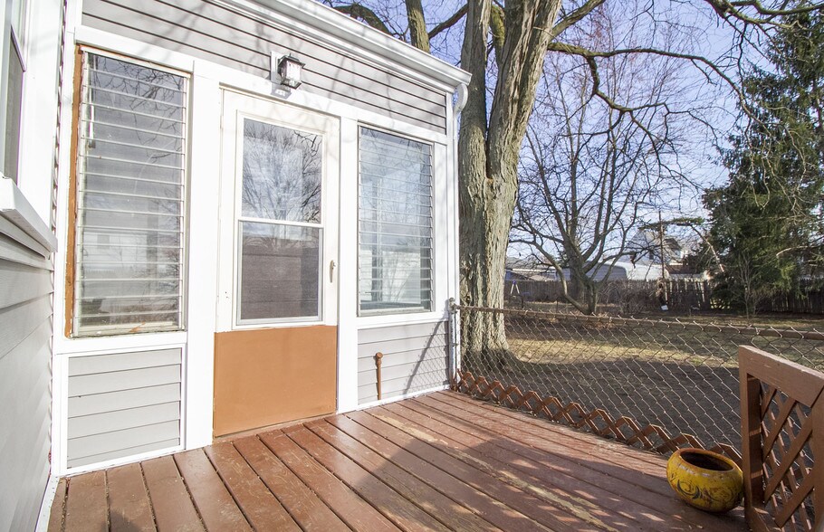 Building Photo - 2355 Ward St