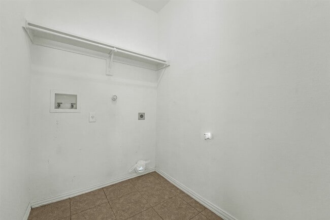 Building Photo - 10108 Cherry Hill Ln