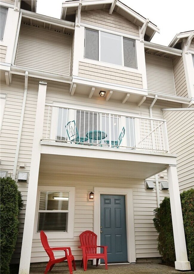 Building Photo - A Cambridge Townhome with 2 Beds and 2.5 B...