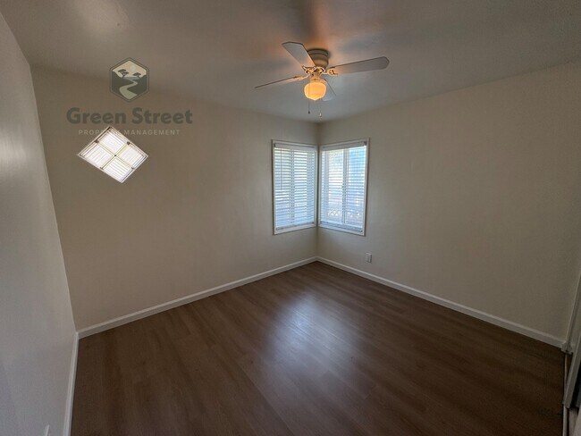 Building Photo - 1719 Oliver Ave