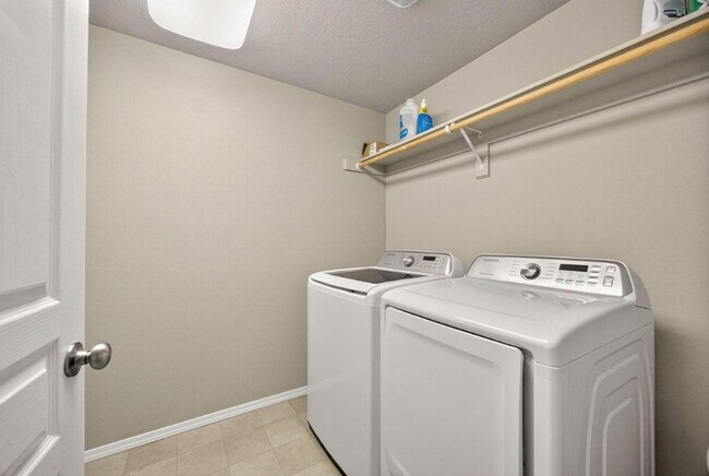 Building Photo - MOVE IN SPECIAL - $500 OFF 1st Month's REN...