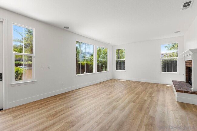 Building Photo - 6338 Huntington Dr