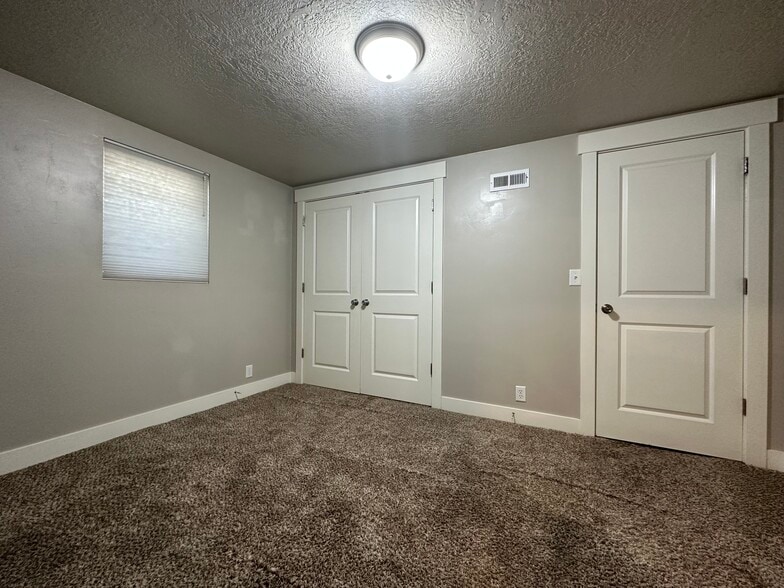 Br 1 closet+ - 2647 S Jasper St