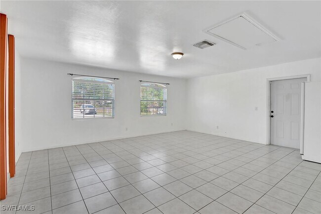 Building Photo - 590 Golden Gate Blvd W
