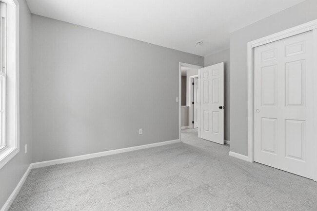 Building Photo - 6 Mulberry Ln