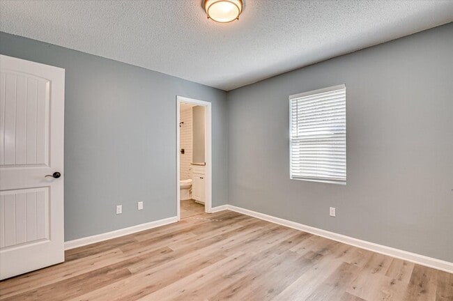 Building Photo - 2572 Tara Heights Cir