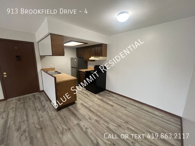 Building Photo - 913 Brookfield Dr