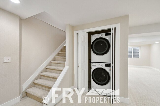 Building Photo - Spacious updated Green Valley Ranch two-story