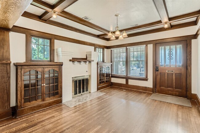 Building Photo - 1587 St Paul St