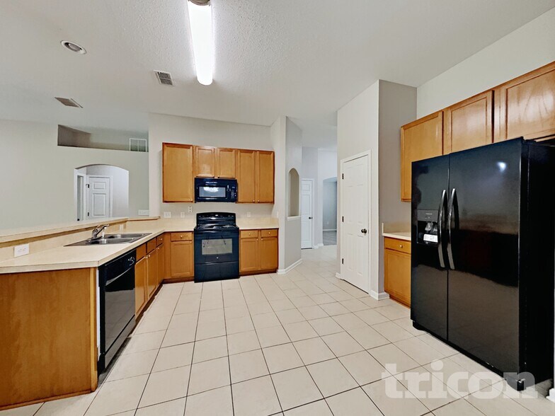 Building Photo - 10979 Apple Blossom Trail E