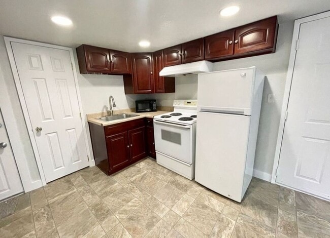 Building Photo - Harrington Unit B