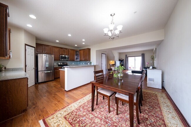Building Photo - 9570 Jefferson Dr