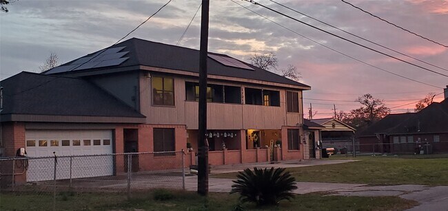 Building Photo - 17018 Water Oak Dr