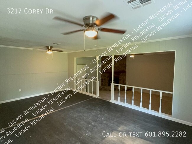 Building Photo - Welcome to a delightful 3 bedroom, 1.5 bat...