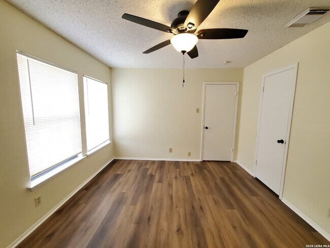 Building Photo - 8219 Sunshine Trail Dr