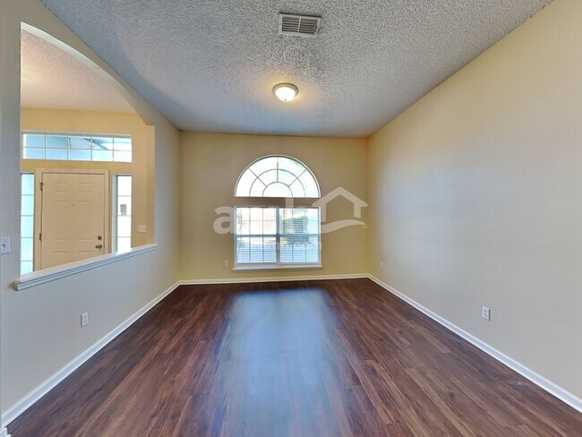 Building Photo - 357 Maplewood Dr