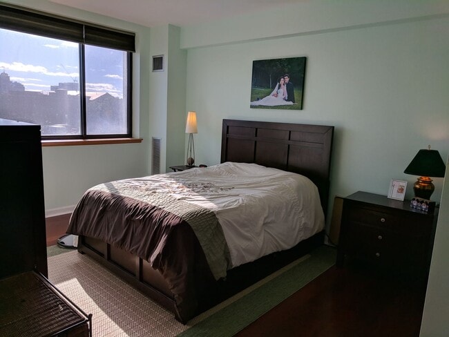 Building Photo - Cambridge 2 BR 2 BA elevator building with parking for Feb 2nd