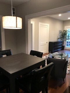Building Photo - Charming Remodeled 1 Bedroom / 1 Bathroom ...