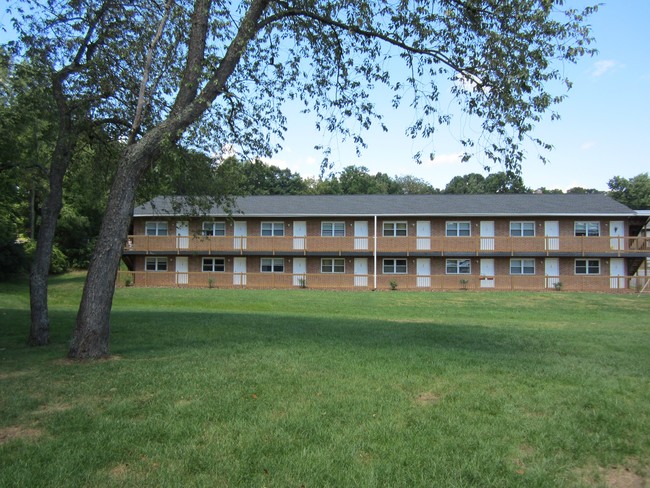 Primary Photo - 805 W Aaron Dr
