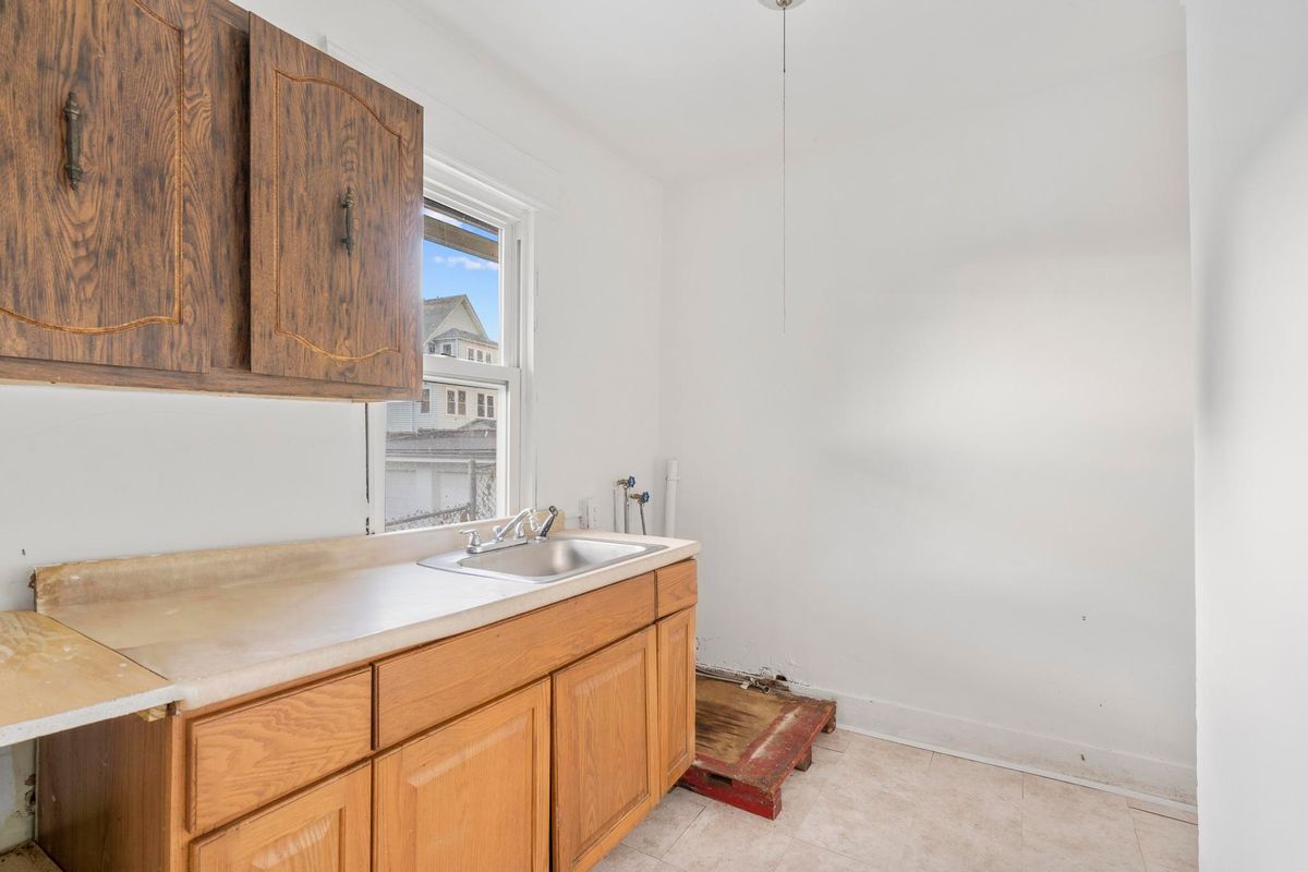 Building Photo - 97 Wall St