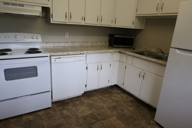 Building Photo - 104 Catherine Ave