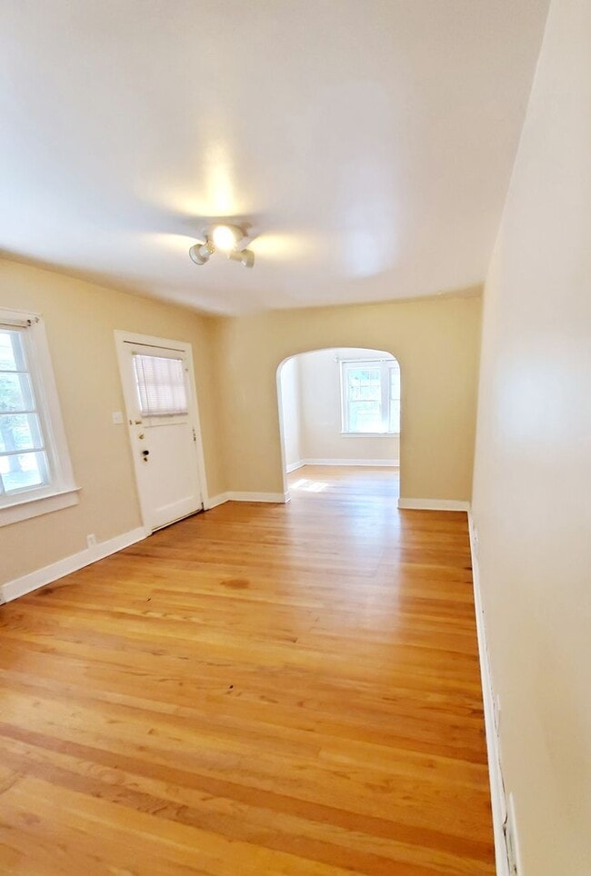 Building Photo - Aug 1st 2026/2027 Pre-leasing Close to 1.5 Blks to CSU & Old Town