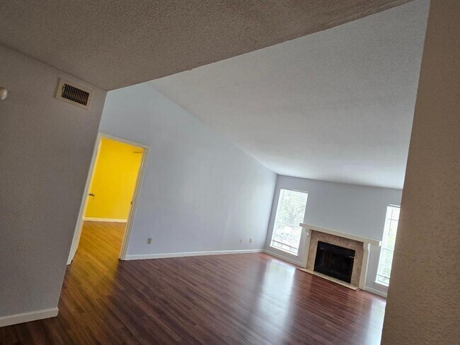 Building Photo - 7400 Bellerive Dr
